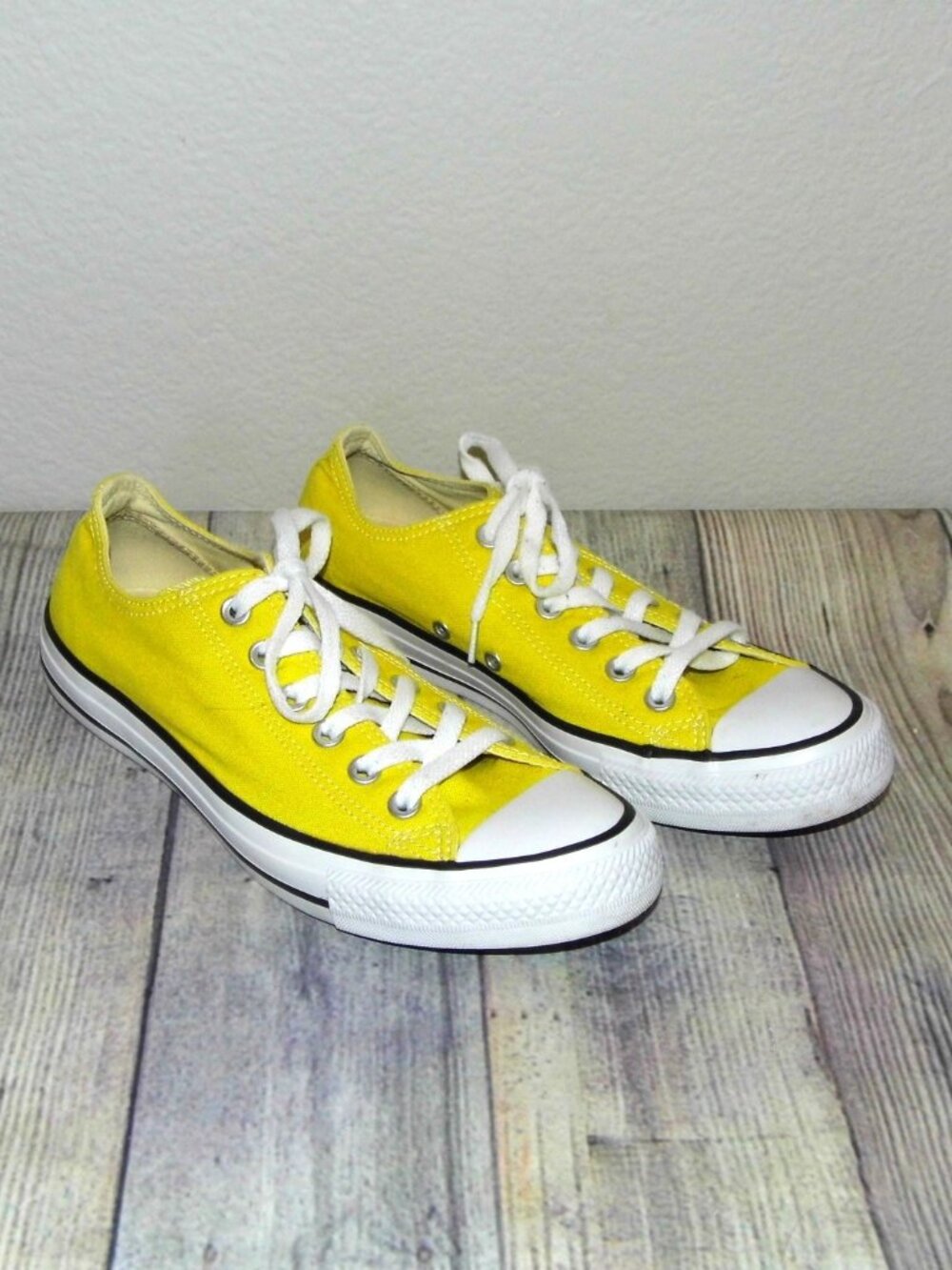 CONVERSE Chuck Taylor All Star OX Yellow Sneakers Womens Size 9
